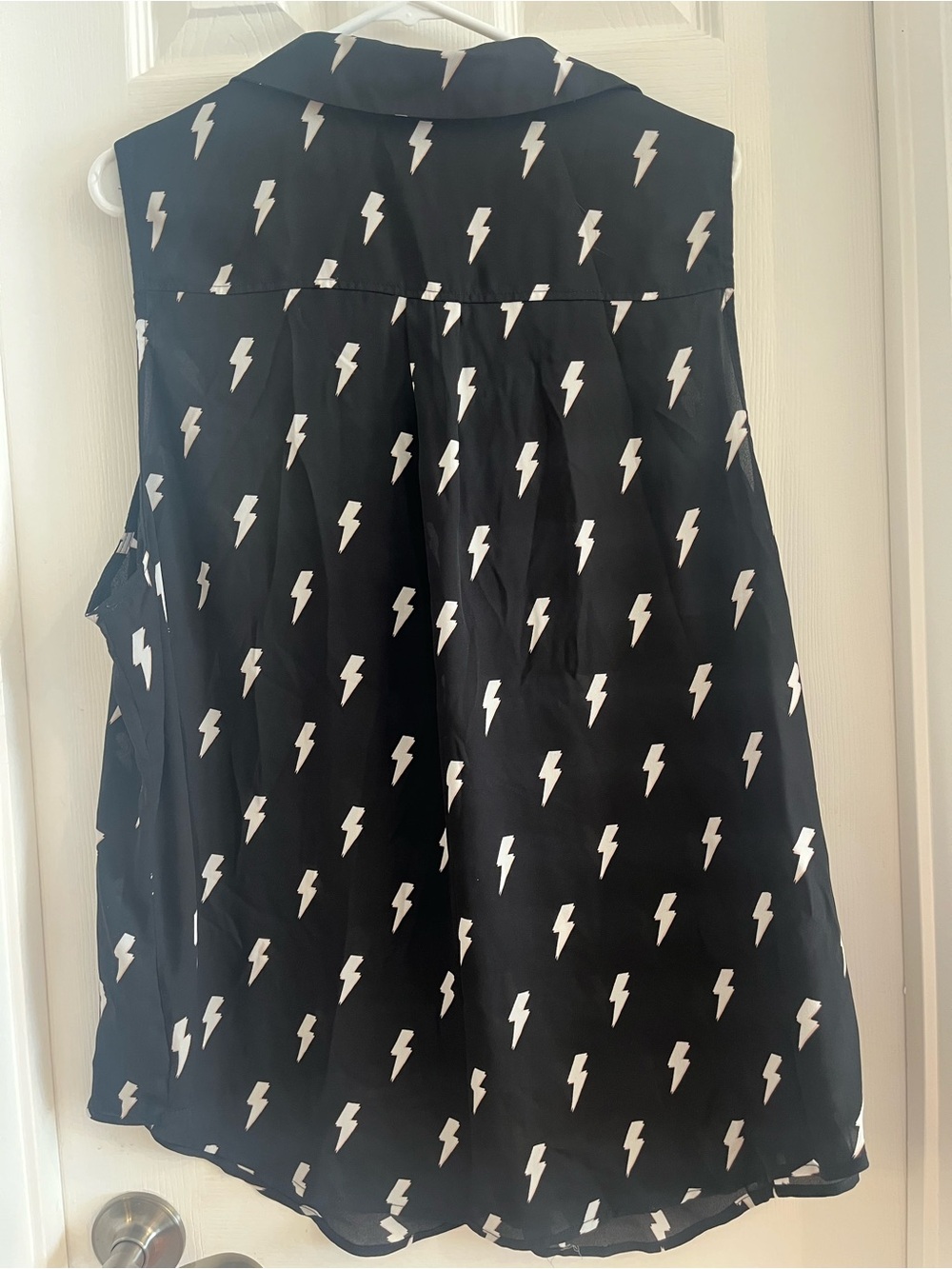 torrid Black Sleeveless Button-Down Top with White Lightning Print - Picture 2 of 4